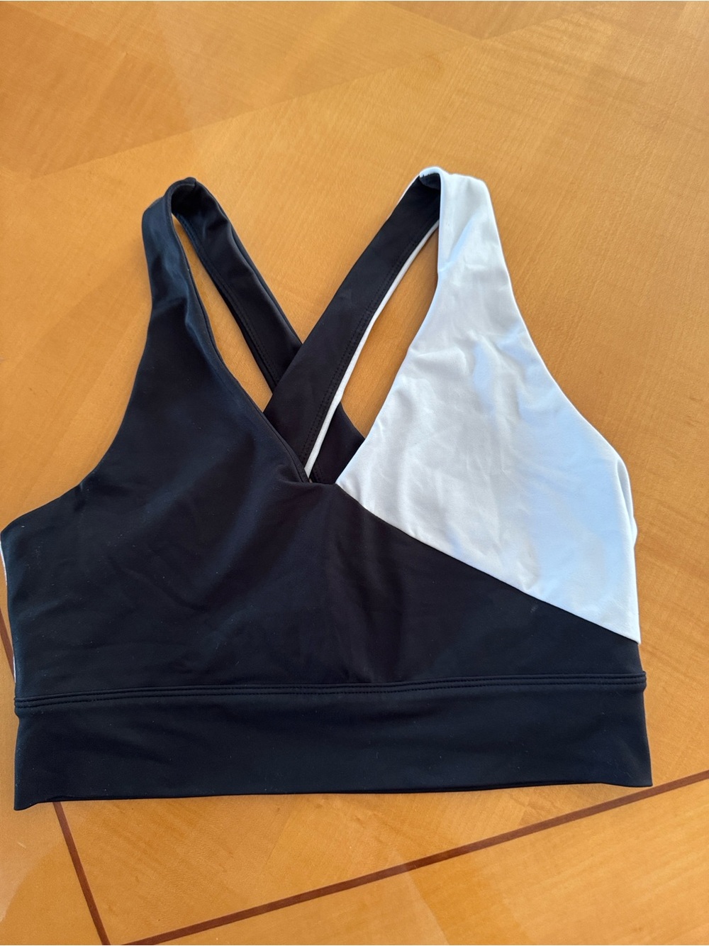 AllFenix Women's Black & White Sports Bra - Colorblock Support size l